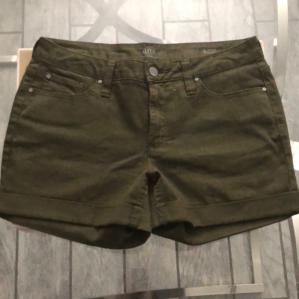 a.n.a olive shorts
